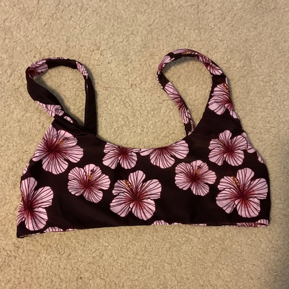 Benoa North Outrigger top - Picture 1 of 3